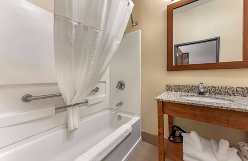Streetsboro Hotel | Comfort Inn & Suites Streetsboro - Kent