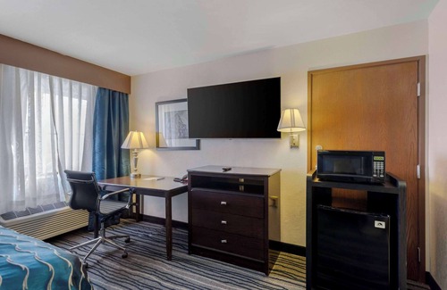 Brentwood Hotel | Comfort Inn & Suites