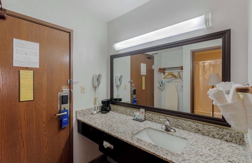 Brentwood Hotel | Comfort Inn & Suites