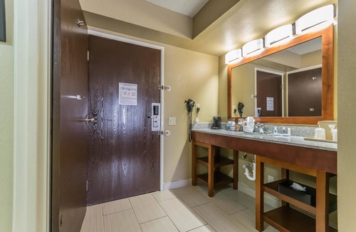 Lexington Hotel | Comfort Inn & Suites