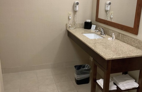 Beckett Ridge Hotel | Comfort Inn & Suites West Chester - North Cincinnati