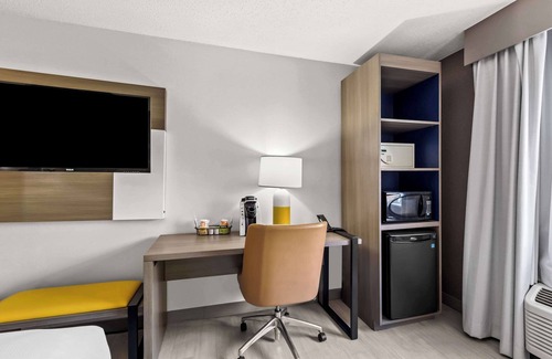 Painesville Hotel | Comfort Inn