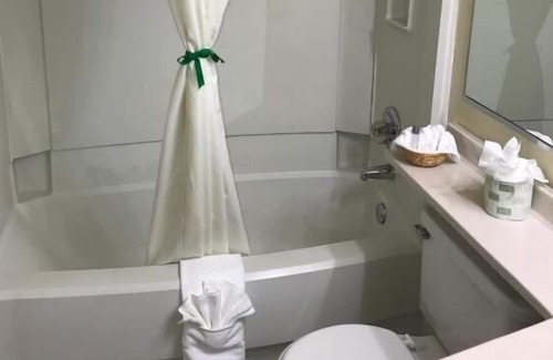 Ponderay House | Comfort Meets Affordability! Budget-friendly, Pets Allowed, Free Parking