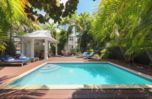 Marathon Hotel | Comfort Meets Convenience – Private Pool & Full Kitchen!