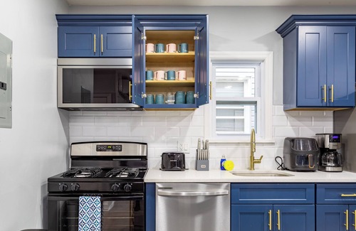 New Rochelle Apartment | Comfort Meets Style 3-bedroom apartment with WiFi and Parking Close to NYC