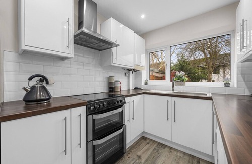 Cheetham Hill House | Comfort Meets Style | 3-Bed MCR Home for 8 Guests!