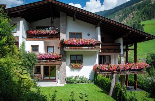Ausservillgraten Apartment | Comfort One-Bedroom Apartment with Balcony