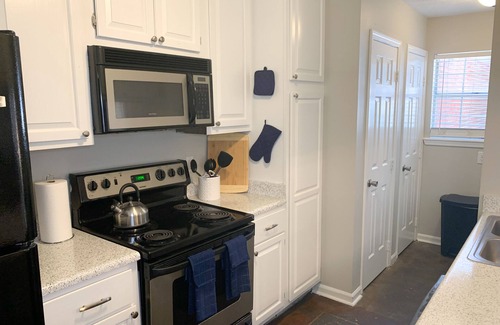 Tougaloo House | Comfort & Privacy! Close to Fondren & Downtown w/Garage & Outdoor Chairs