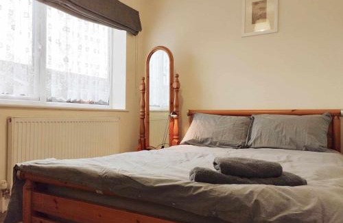 Gosport House | Comfort Private Rooms in Three bedroom House