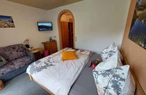 Woerth Bed & Breakfast | Comfort room Aktiv with shower/WC and balcony - Pension Sonnblickhof *