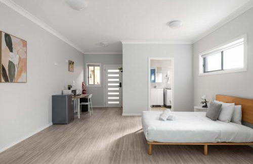 Ryde Apartment | Comfort Stay - Detached Quadruple Studio Room with Simple Kitchenette near Top Ryde city