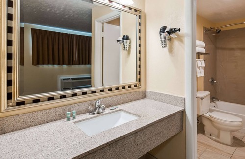 Lincoln Hotel | Comfort Stay Inn