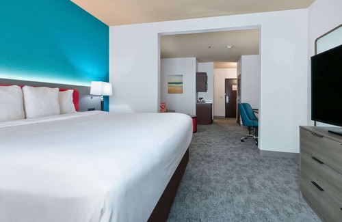 Central Arlington Hotel | Comfort Suites Arlington - Entertainment District