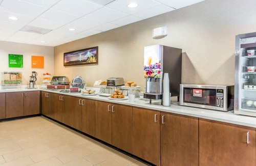 Mount Pleasant Hotel | Comfort Suites at Isle Of Palms Connector
