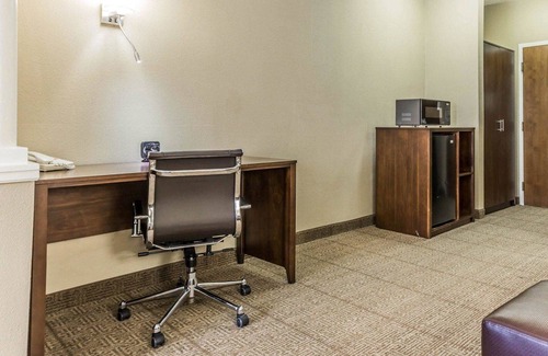 Mount Pleasant Hotel | Comfort Suites at Isle Of Palms Connector