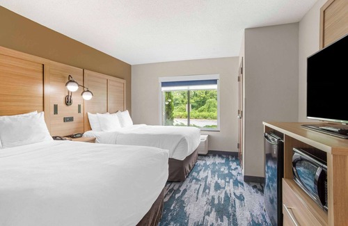 Arcadia Hotel | Comfort Suites At WestGate Mall