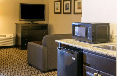 Benton Harbor Hotel | Comfort Suites Benton Harbor - St. Joseph