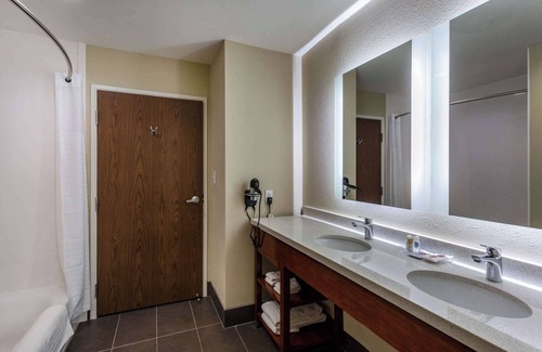 Bowling Green Hotel | Comfort Suites Bowling Green Southeast