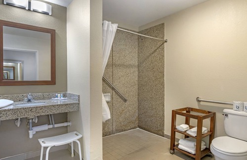 Brunswick Hotel | Comfort Suites Brunswick