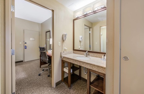 Schiller Park Hotel | Comfort Suites Chicago O'Hare Airport