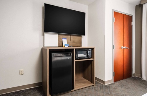 Dentsville Hotel | Comfort Suites Columbia Northeast - Fort Jackson