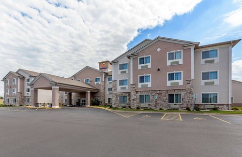 Delavan Hotel | Comfort Suites Delavan - Lake Geneva Area