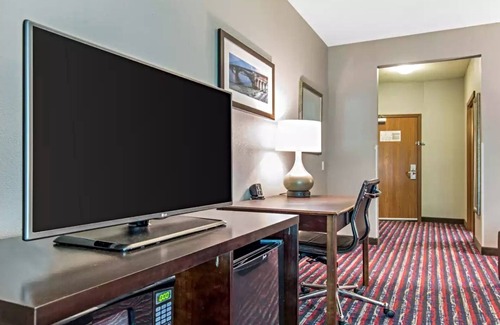 Fairview Heights Hotel | Comfort Suites Fairview Heights - St. Louis