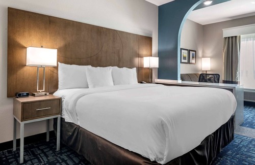 Dania Beach Hotel | Comfort Suites Fort Lauderdale Airport & Cruise Port