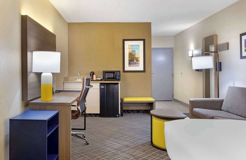 Winston - Salem Hotel | Comfort Suites Hanes Mall