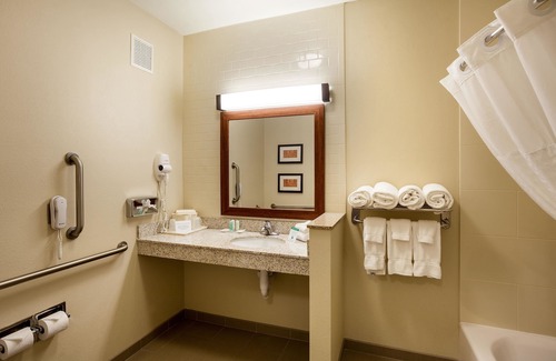 Lincoln Hotel | Comfort Suites Lincoln North