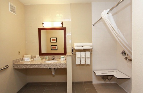 Lincoln Hotel | Comfort Suites Lincoln North