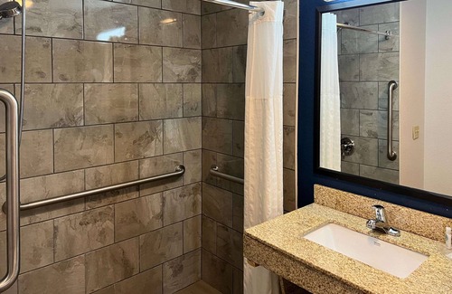 Jeffersontown Hotel | Comfort Suites Louisville East