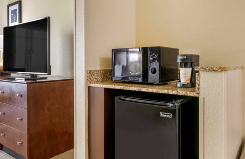 Florida Center Hotel | Comfort Suites Near Universal Orlando Resort