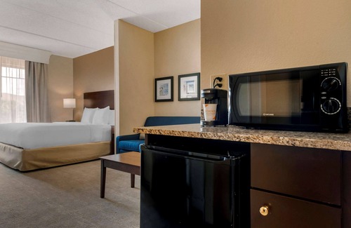 Florida Center Hotel | Comfort Suites Near Universal Orlando Resort