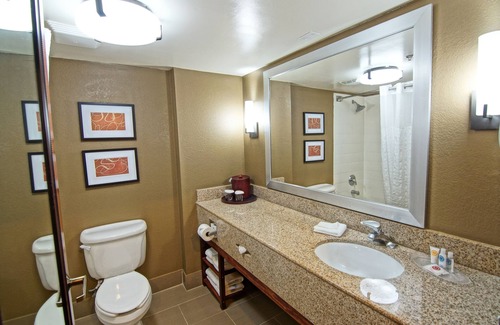 Monmouth Junction Hotel | Comfort Suites Near University