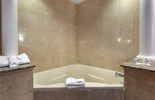 Newark Hotel | Comfort Suites Newark - Harrison