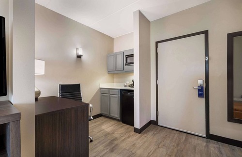 Paw Creek Hotel | Comfort Suites Northlake