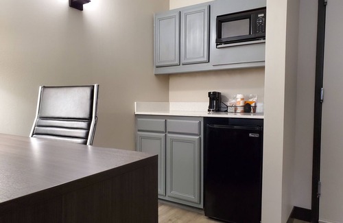 Paw Creek Hotel | Comfort Suites Northlake