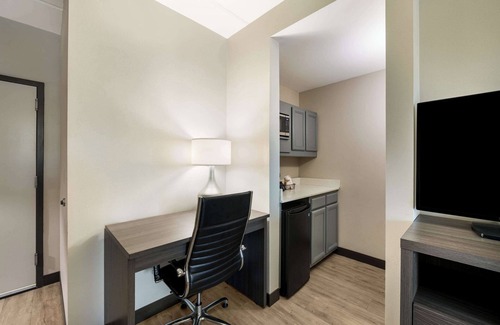 Paw Creek Hotel | Comfort Suites Northlake