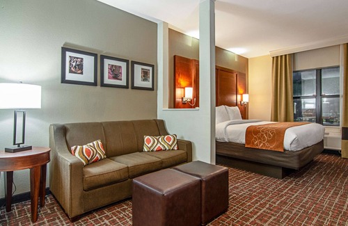 Northwest Dallas Hotel | Comfort Suites NW Dallas Near Love Field