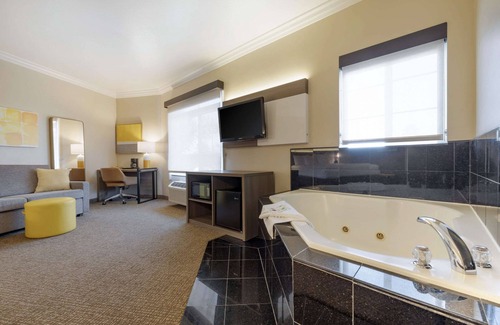 Townsite Hotel | Comfort Suites Oceanside Camp Pendleton Area