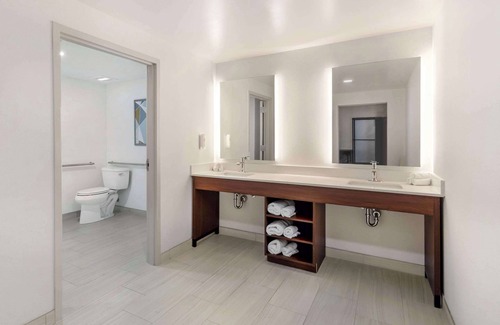 Titusville Hotel | Comfort Suites Titusville near Kennedy Space Center
