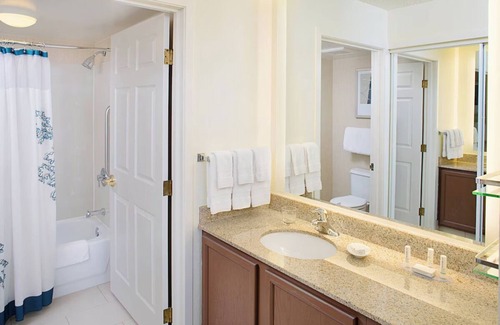 Livonia Hotel | Comfort & Value! 3 Studio Queen Rooms w/Kitchen, Pets Are Welcome