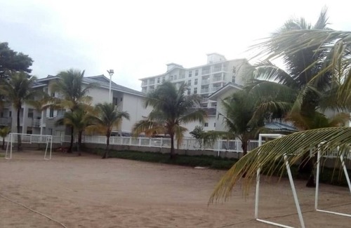 Tumba Vieja Apartment | Comfortable room in an apartment located in a beach area near the city.