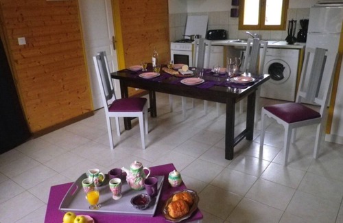 La Chapelle-Aubareil Ski Chalet | Comfortable 3-bedroom chalet (sleeps 6)