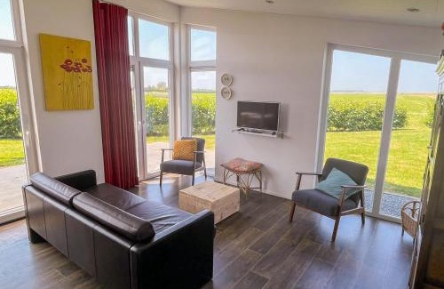Wemeldinge House | Comfortabel en rustiek ingericht huis met uitzicht op het landschap 51