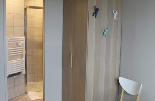Saint-Germain-sur-Ay Hotel | Comfortable waterfront villa for 8 people
