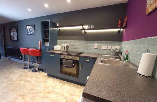 Liverpool Apartment | Comfortable 1-bed Apartment in Liverpool Sleeps 4