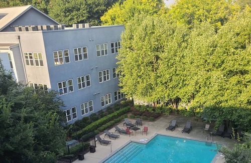 Piedmont Heights Apartment | Comfortable 1 bedroom loft with balcony & kitchen