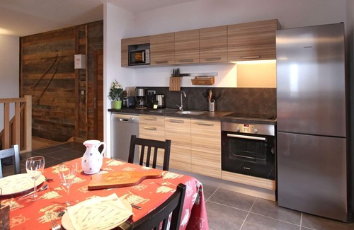 Huez-en-Oisans Apartment | Comfortable 10-person chalet with whirlpool in Huez